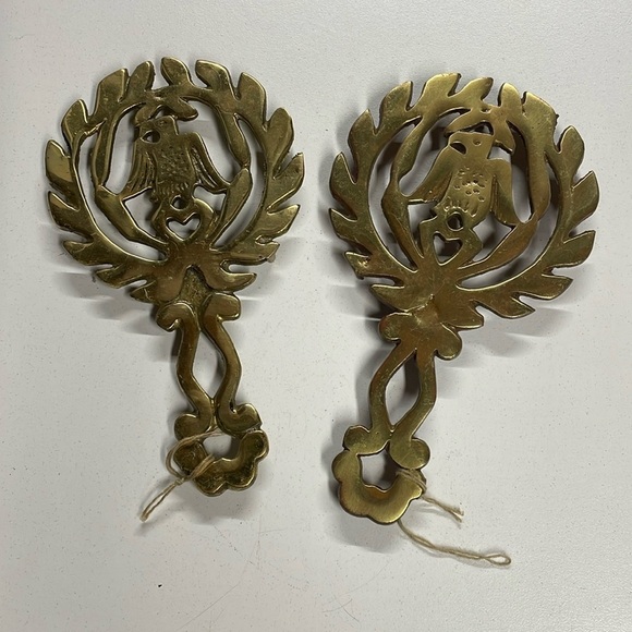 Vintage Brass Trivet Hot Plates, Set of 2,  Eagle in Wreath Mid Century Piece - Picture 1 of 2